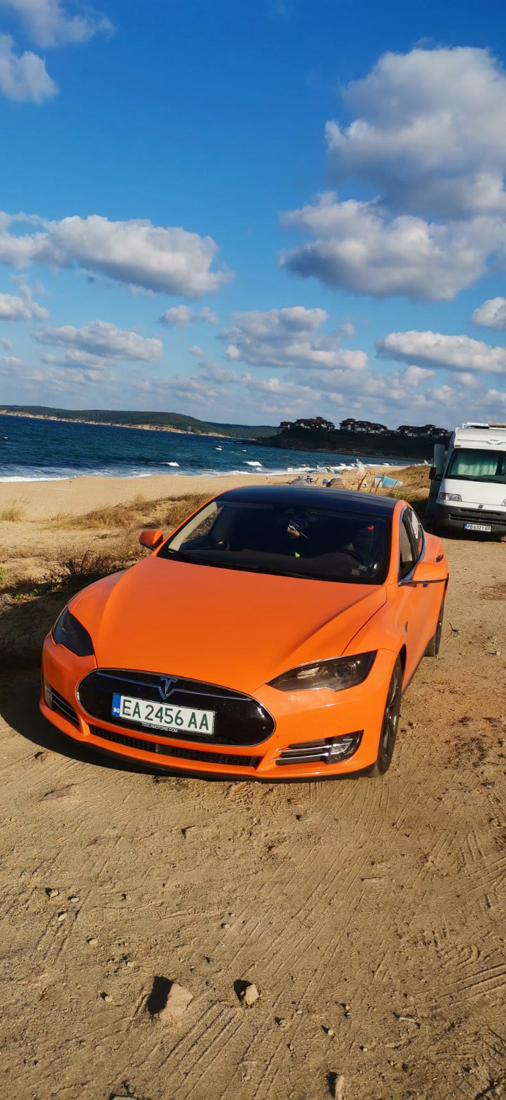 Учебната Тесла на AutoVictory на морския бряг